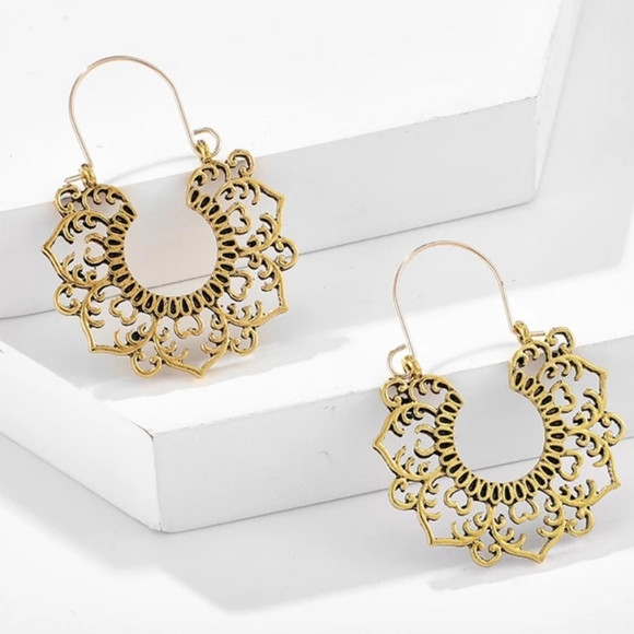 *Devon* Ornate Mandala Earrings - Picture 2 of 6